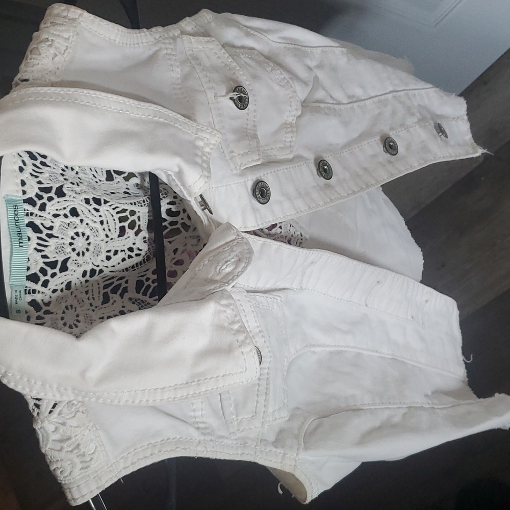 Size small jacket. - Picture 7 of 7